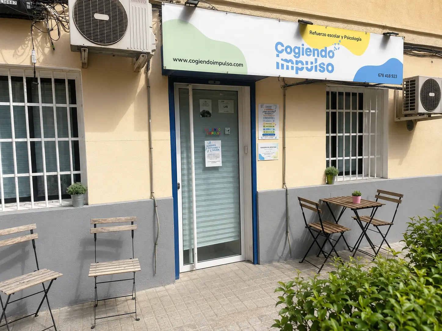 Entrada de la academia Cogiendo Impulso en Ciudad Lineal