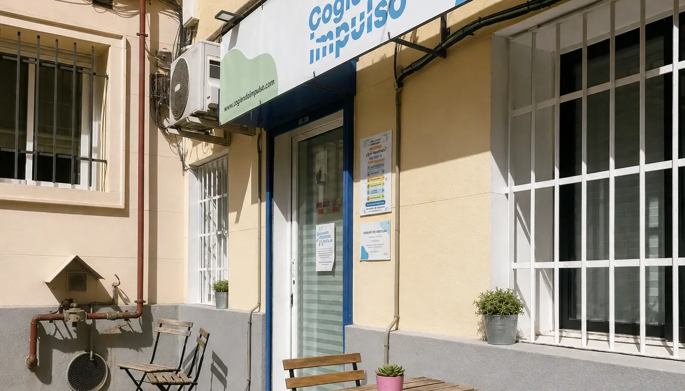 Fachada y entrada de la academia Cogiendo Impulso en Ciudad Lineal